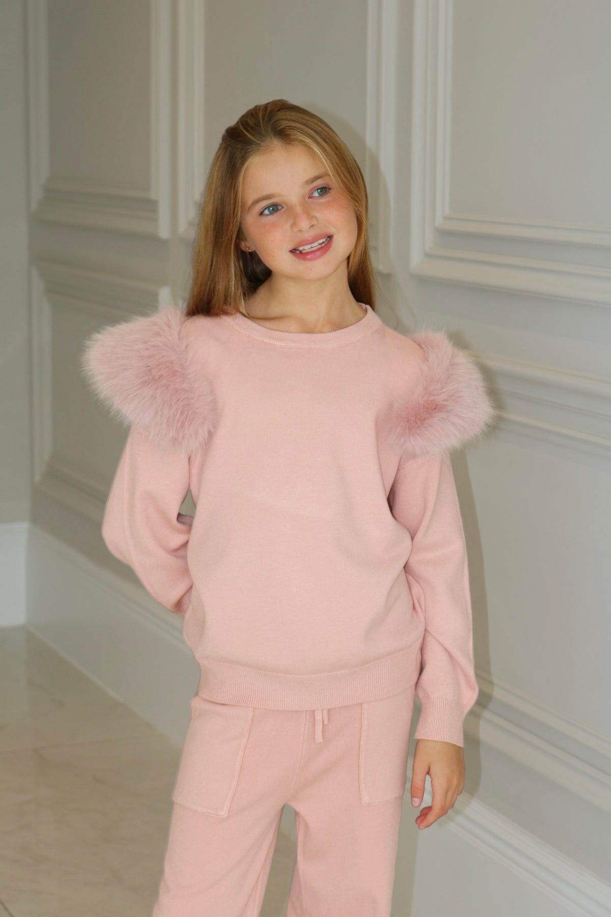 Premium Knit Loungewear Set With Faux Fur Shoulder Detail